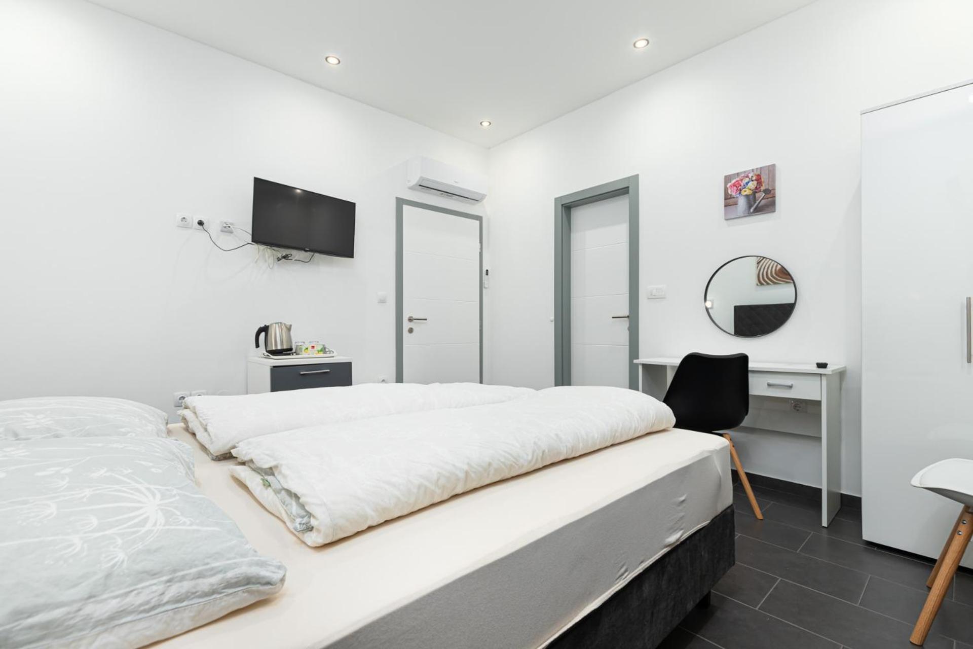 Rooms And Studio Flora Porec Exterior photo