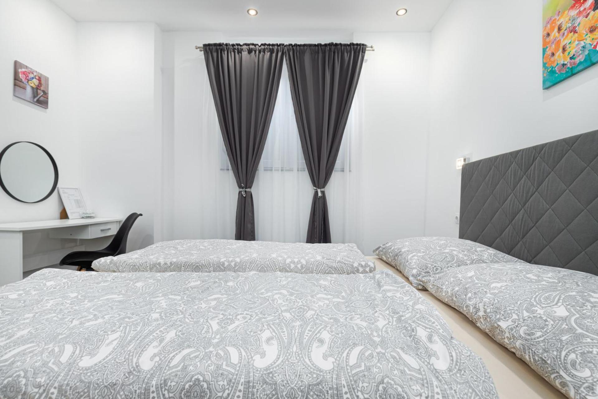 Rooms And Studio Flora Porec Exterior photo