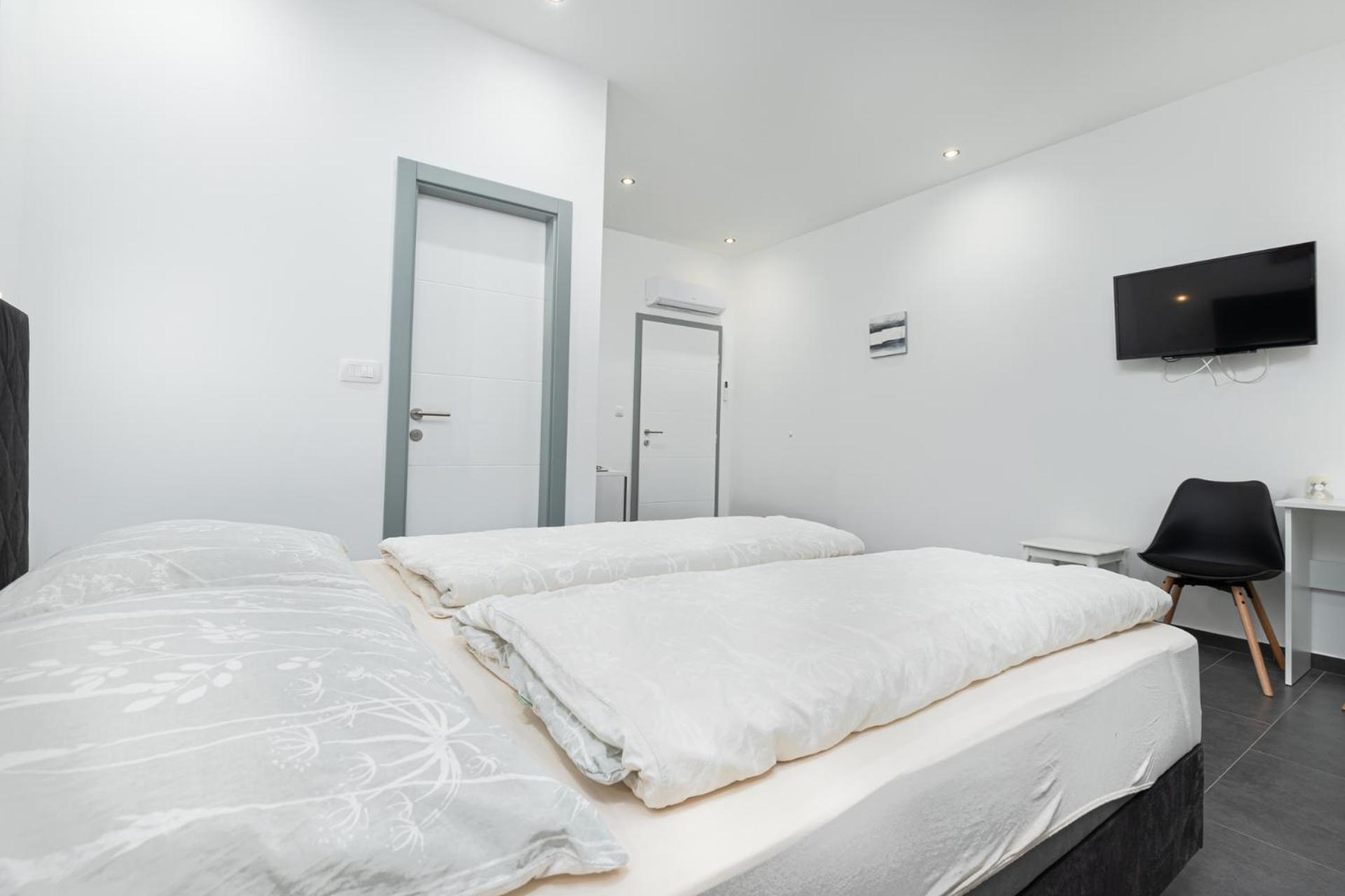 Rooms And Studio Flora Porec Exterior photo